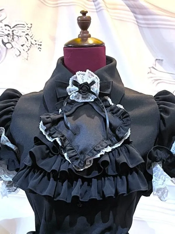 【MARBLE】マーブル ネクタイ型フリルタイ付きパフスリーブブラウス+前ギャザースカラップスカート:黒×黒タイ×白レース