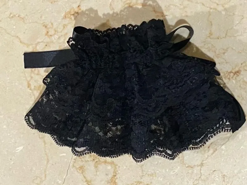 【MARBLE】带大理石饰品的2段蕾丝臂带:黑色×金色十字架