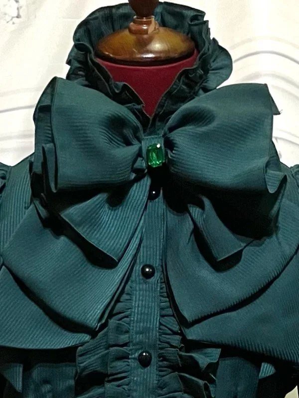 【MARBLE】マーブル ビジュー付きリボンタイフリルブラウス:緑ストライプ