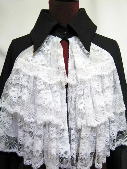 【MARBLE】マーブル 別タイ付きボリュームレースヴァンパイアマント:黒白×ヴィクトリアンブローチ