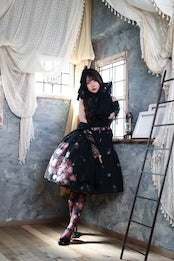 【Morun×Muuna Stoik】モランムーナストイック Rose thorn bouquet」ジャンパースカートワンピース 生成り/黒