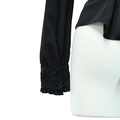 【Sheglit】シェグリット スタンドカラーリボンジャボブラウス ホワイト/ブラック Mサイズ/Lサイズ