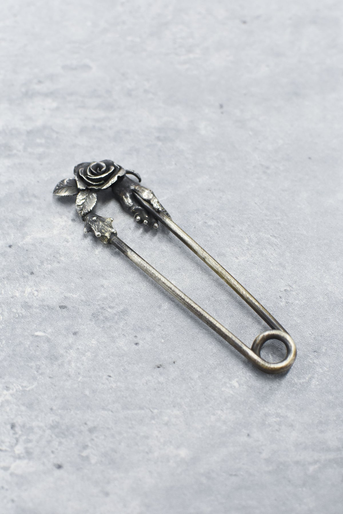 【New Rose】 ROSE Pin