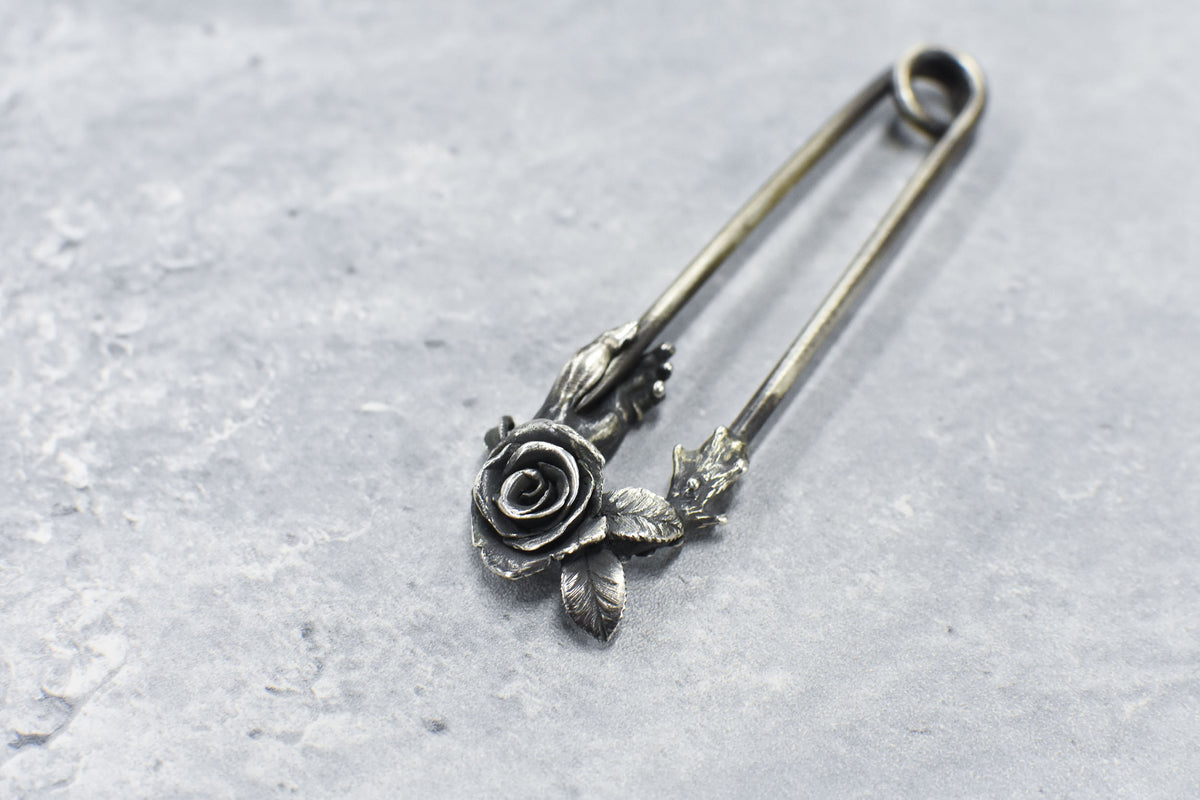 【New Rose】 ROSE Pin