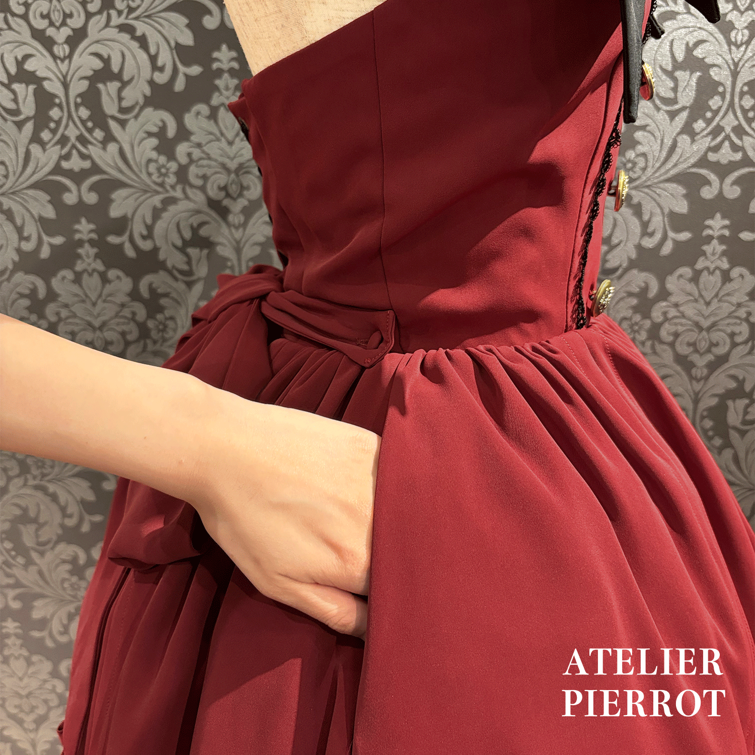 【ATELIER PIERROTBatwing Waltz Dress白色×黑色/波尔多/海蓝色/黑色