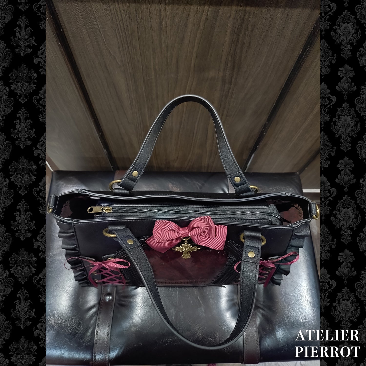 【ATELIER PIERROT】　★ご予約受付中★ “Secret Reliquary” Lace-Up Bag 　ホワイト/ブラック×ボルドー/ブラック