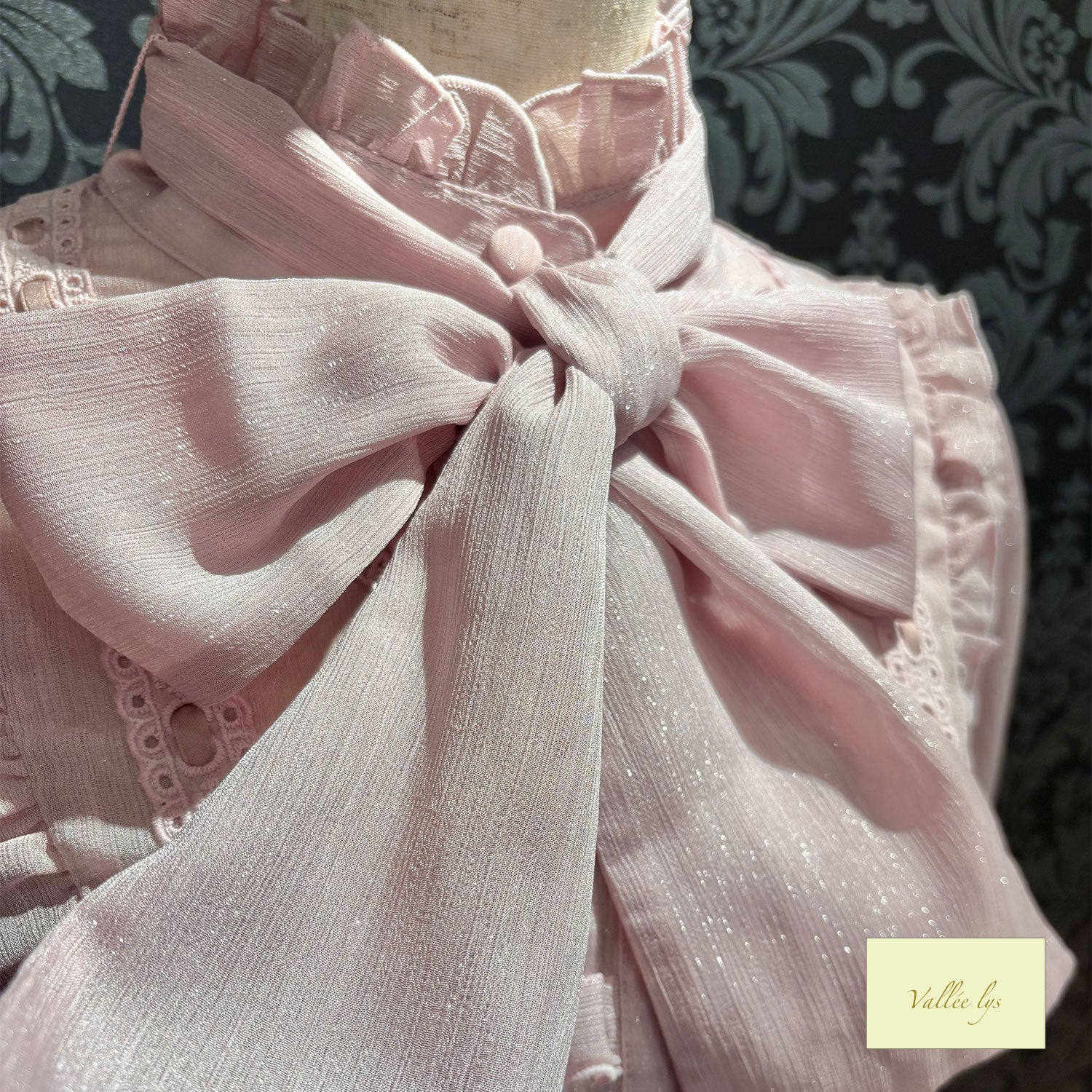 【Vallée lys】ヴァレリス　Ethereal Ribbon Blouse　ホワイト/ピンク/ブラック