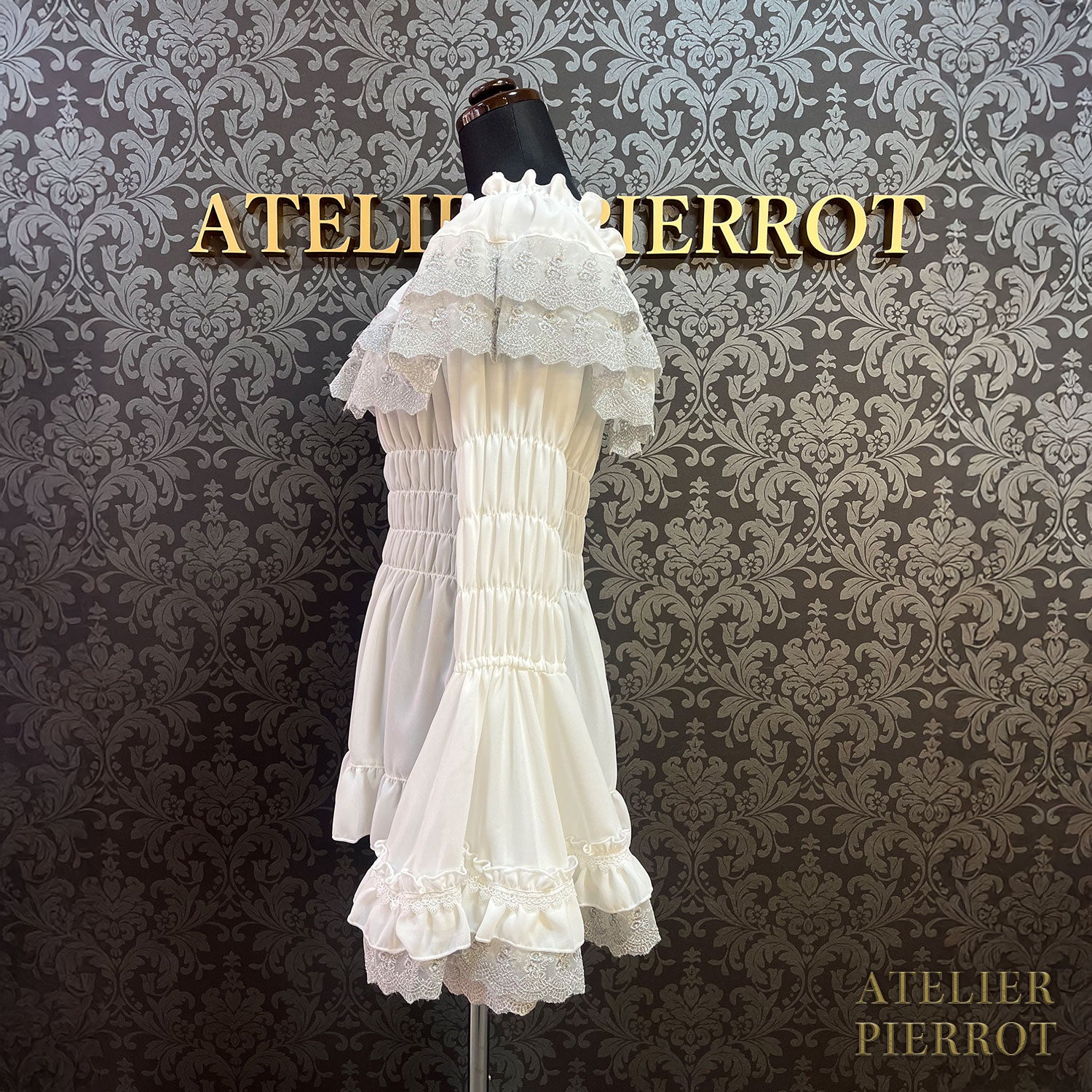 【ATELIER PIERROT】　Eternal Nocturne Blouse　ホワイト/ブラック　★12月上旬発売★