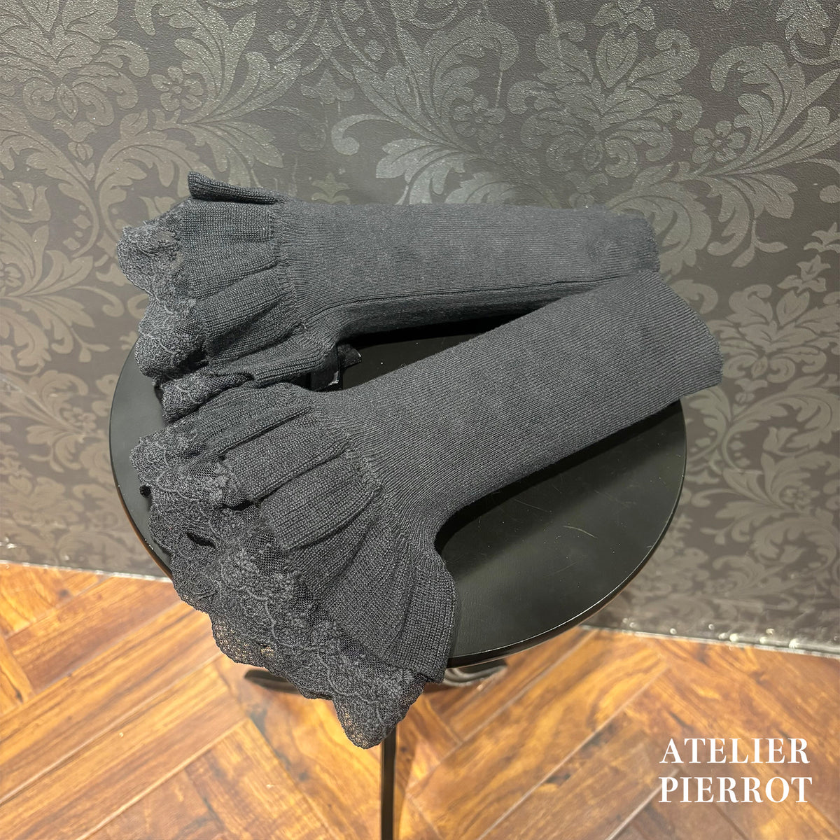 【ATELIER PIERROT】　★Now accepting reservations★ Datura Waltz Arm CoversWhite/Bordeaux/Black