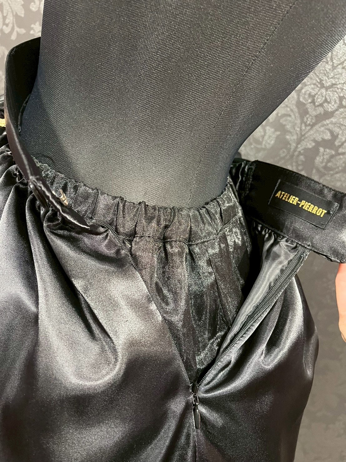 【ATELIER PIERROT】　Eternal Nocturne Bustle Skirt　ホワイト/ブラック