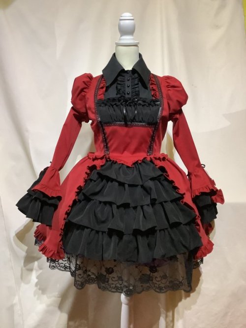 [Marble] Blouse en marbre et jupe Style Robe de coordination du corps entier: rouge x noir