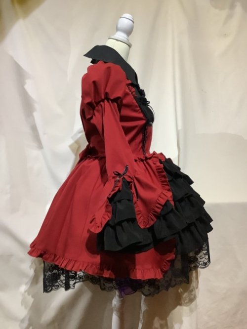 [Marble] Blouse en marbre et jupe Style Robe de coordination du corps entier: rouge x noir