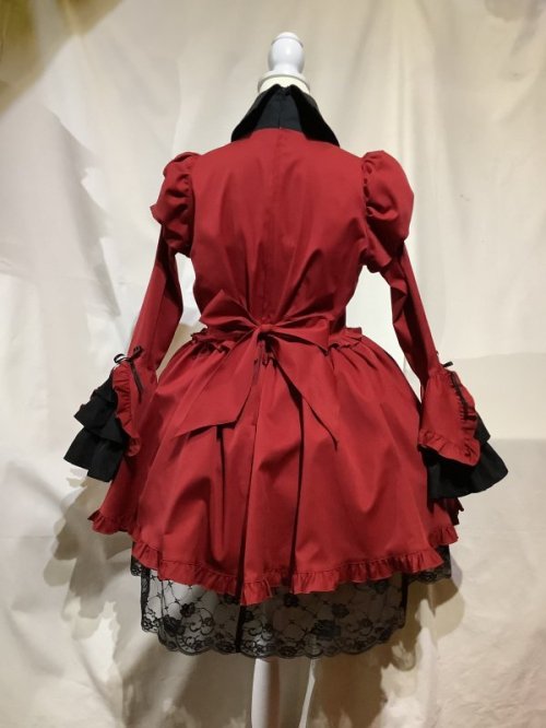 [Marble] Blouse en marbre et jupe Style Robe de coordination du corps entier: rouge x noir