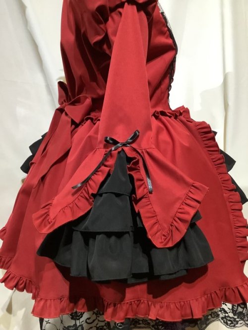[Marble] Blouse en marbre et jupe Style Robe de coordination du corps entier: rouge x noir