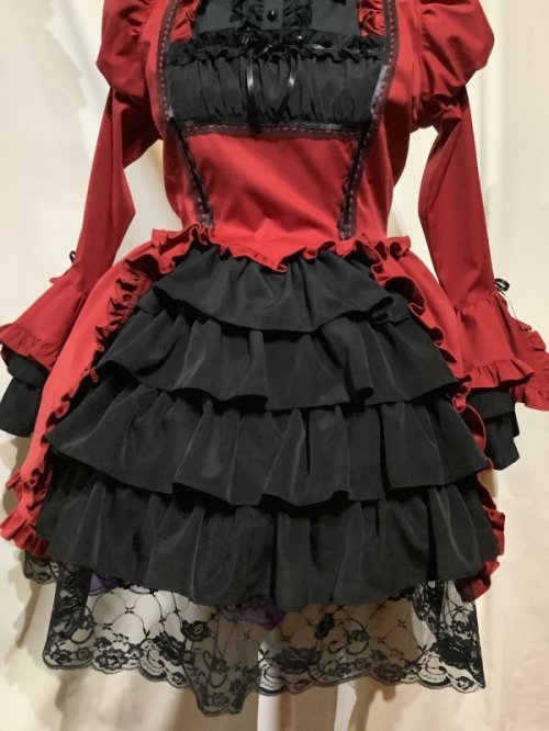 [Marble] Blouse en marbre et jupe Style Robe de coordination du corps entier: rouge x noir