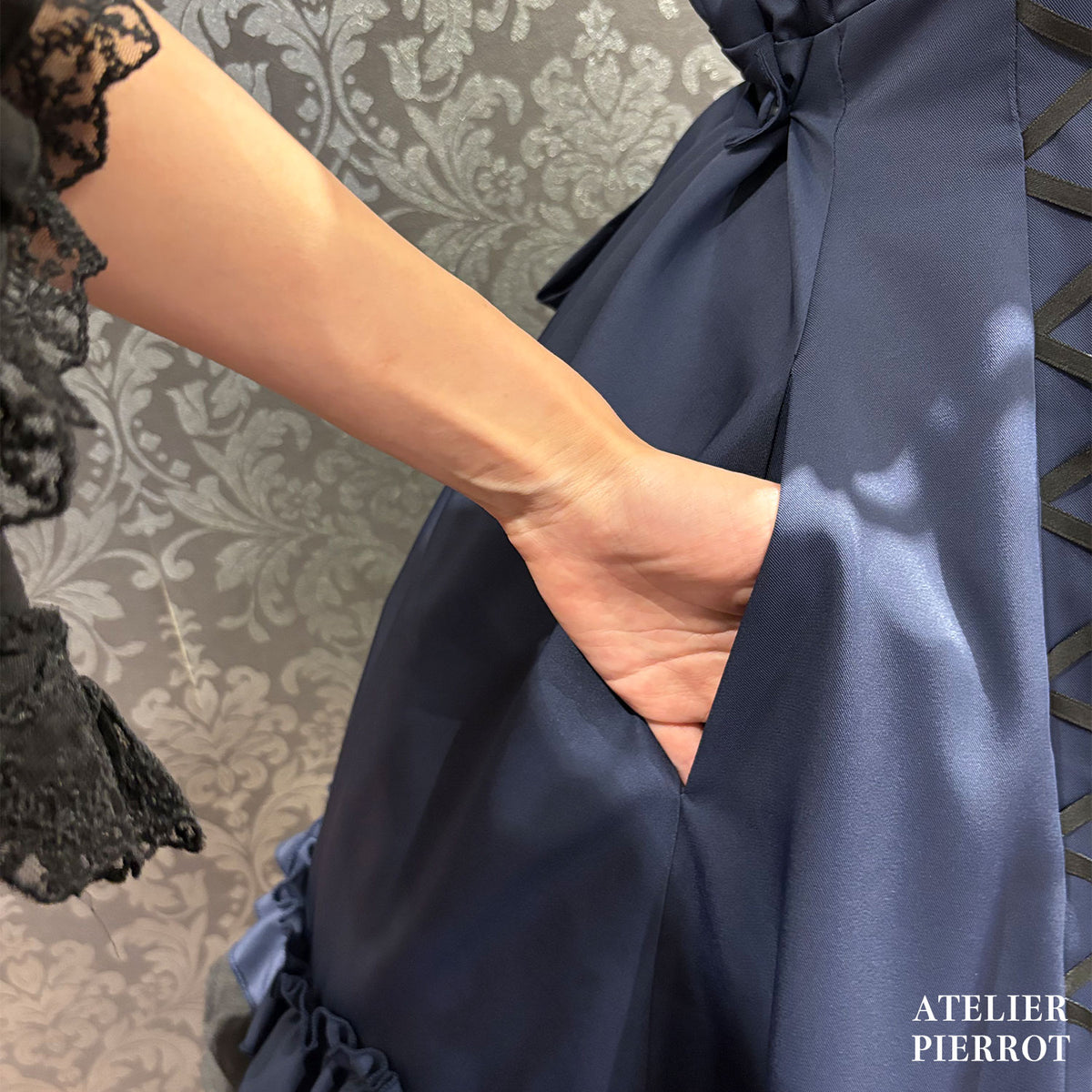 【ATELIER PIERROT】　★J'accepte maintenant les réservations★ AdenophoraJupe-pull babydollWhite/Bordeaux/Purple/Navy/Black