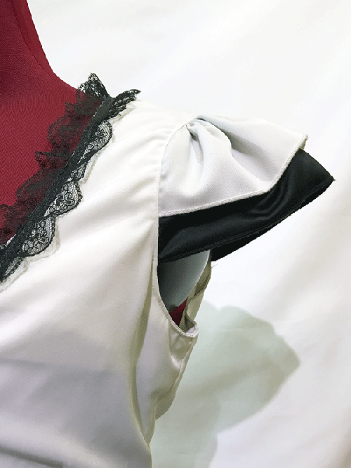 [Marmor] Marmor Frill Ärmeln Strickkleid: weiße x schwarze Spitze