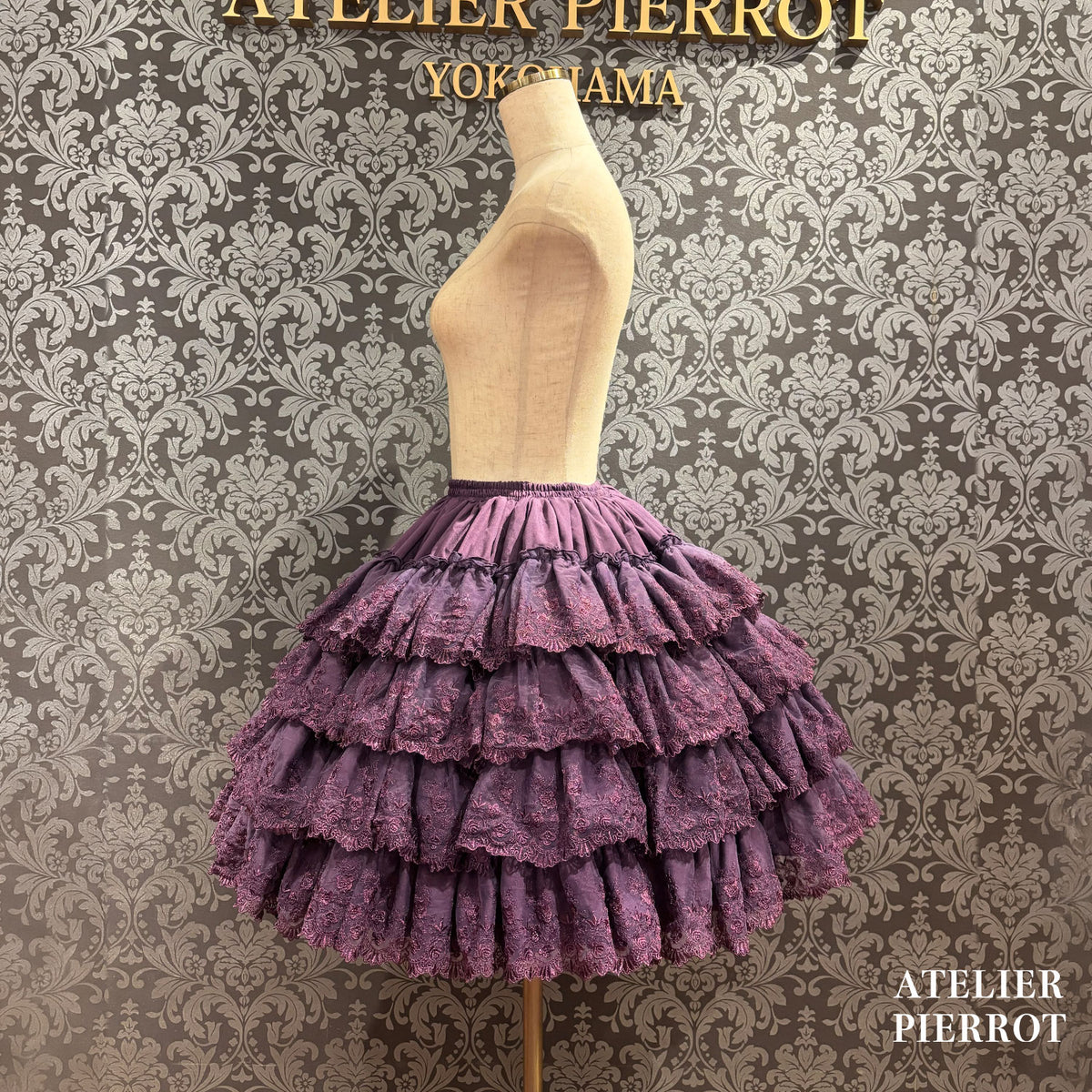 【ATELIER PIERROT】　★Now accepting reservations★ Camellia Lace Tiered SkirtWhite/Pink/Bordeaux/Purple/Navy/Black