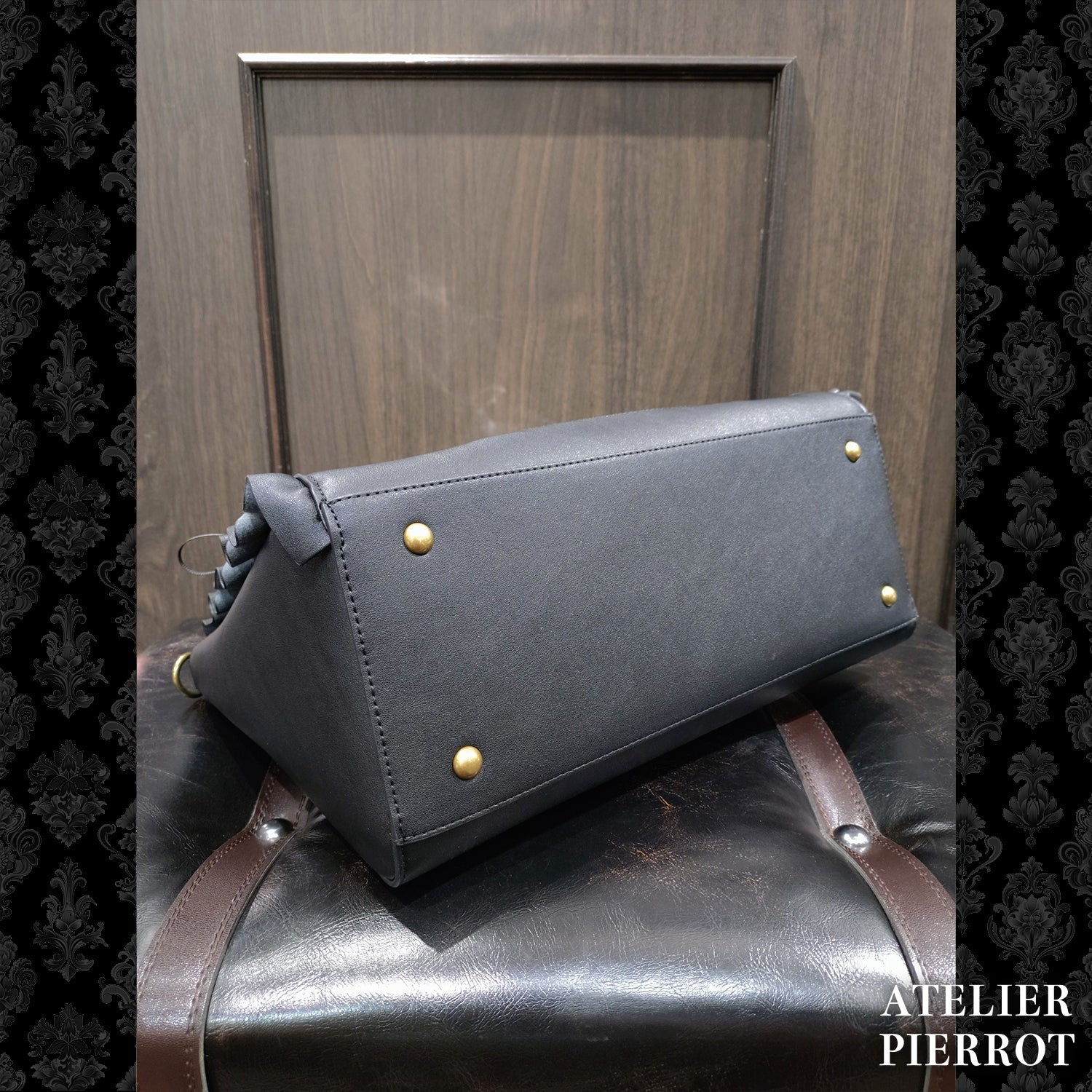 【ATELIER PIERROT】　★ご予約受付中★ “Secret Reliquary” Lace-Up Bag 　ホワイト/ブラック×ボルドー/ブラック