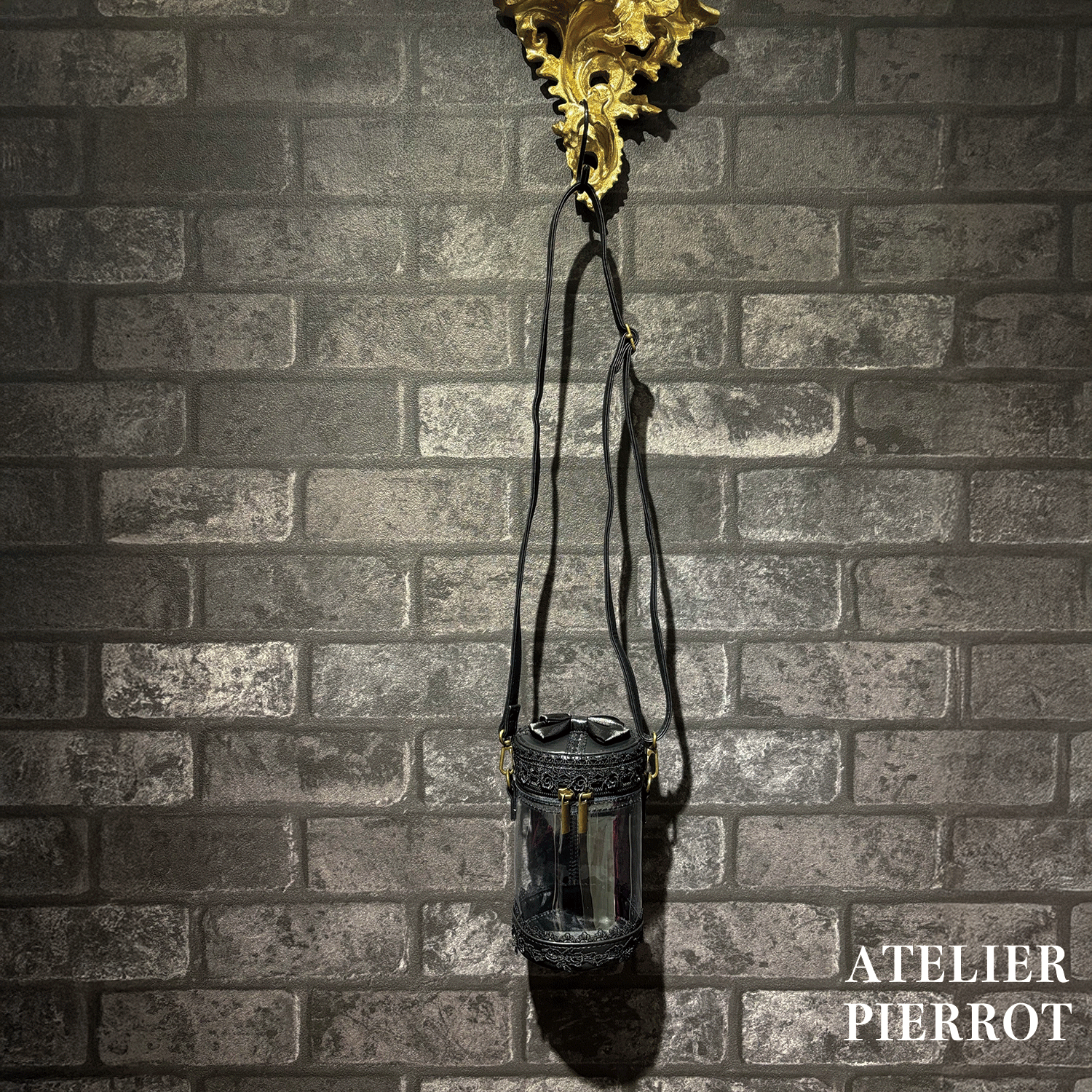 【ATELIER PIERROT】　 “Throne” Doll Pouch　ホワイト/ボルドー/ブラック　★11月中旬〜下旬発売★