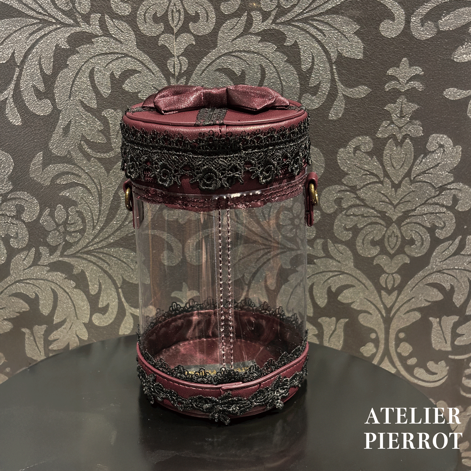 【ATELIER PIERROT】　 “Throne” Doll Pouch　ホワイト/ボルドー/ブラック　★11月中旬〜下旬発売★