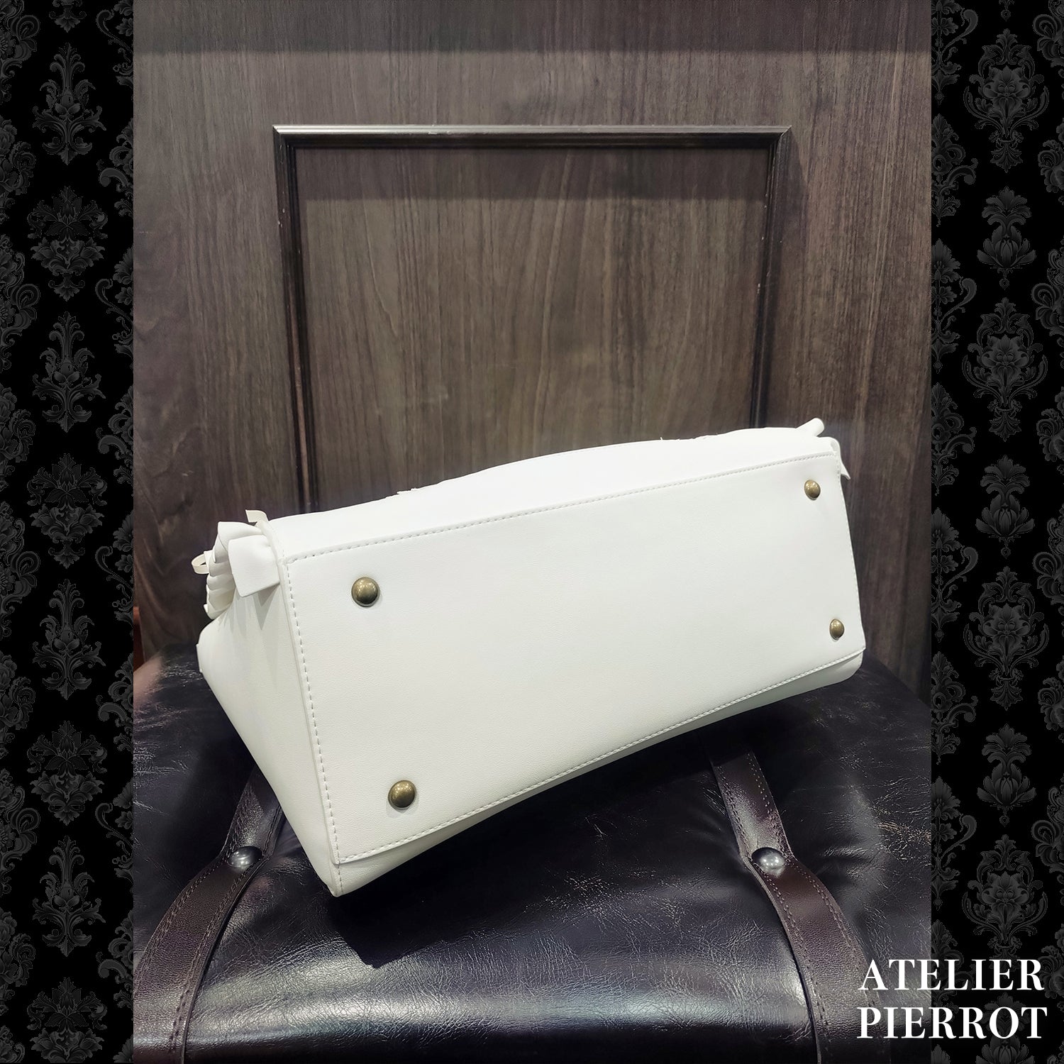 【ATELIER PIERROT】　★ご予約受付中★ “Secret Reliquary” Lace-Up Bag 　ホワイト/ブラック×ボルドー/ブラック