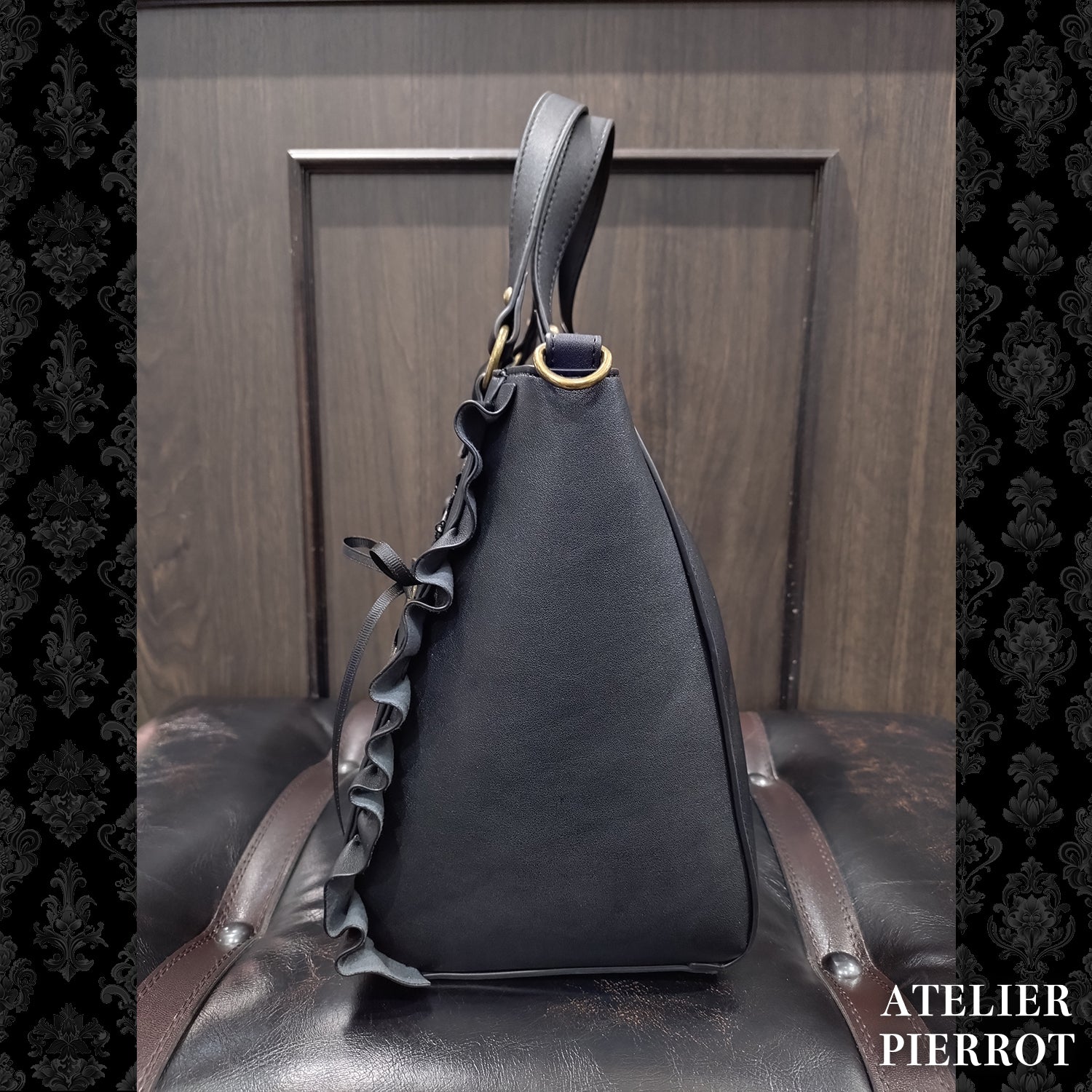 【ATELIER PIERROT】　★ご予約受付中★ “Secret Reliquary” Lace-Up Bag 　ホワイト/ブラック×ボルドー/ブラック