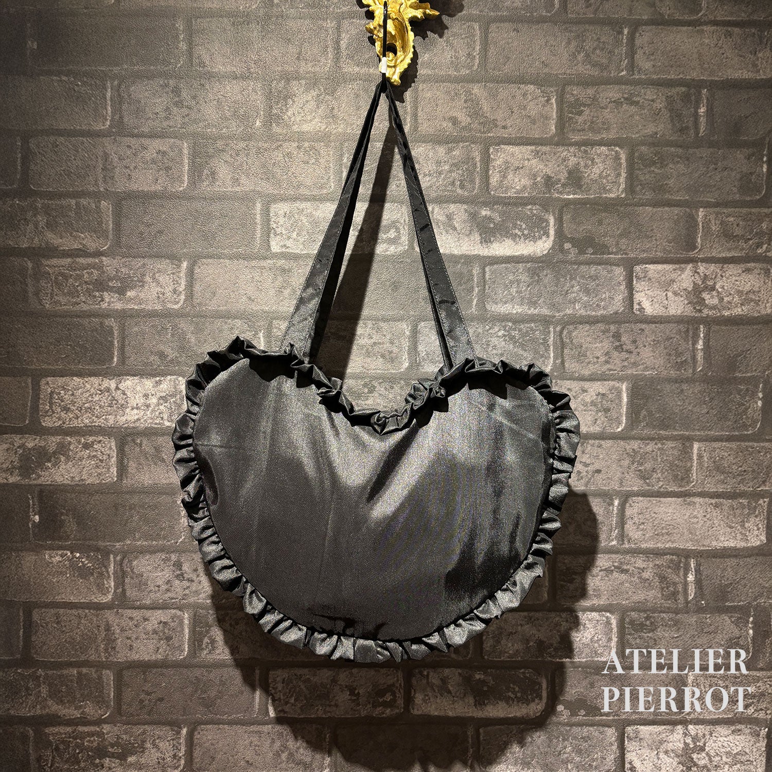 　【ATELIER PIERROT】　Lace up Ribbon Heart Bag　ボルドー/ブラック×ホワイト/ブラック