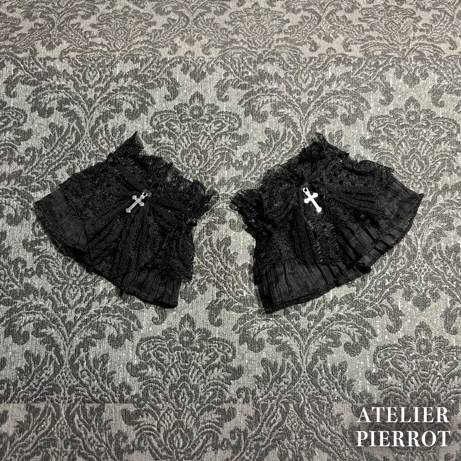 【ATELIER PIERROT] Heiliger Schleier-Manschetten Weiß/Schwarz★Veröffentlicht von Ende Oktober bis Anfang November★