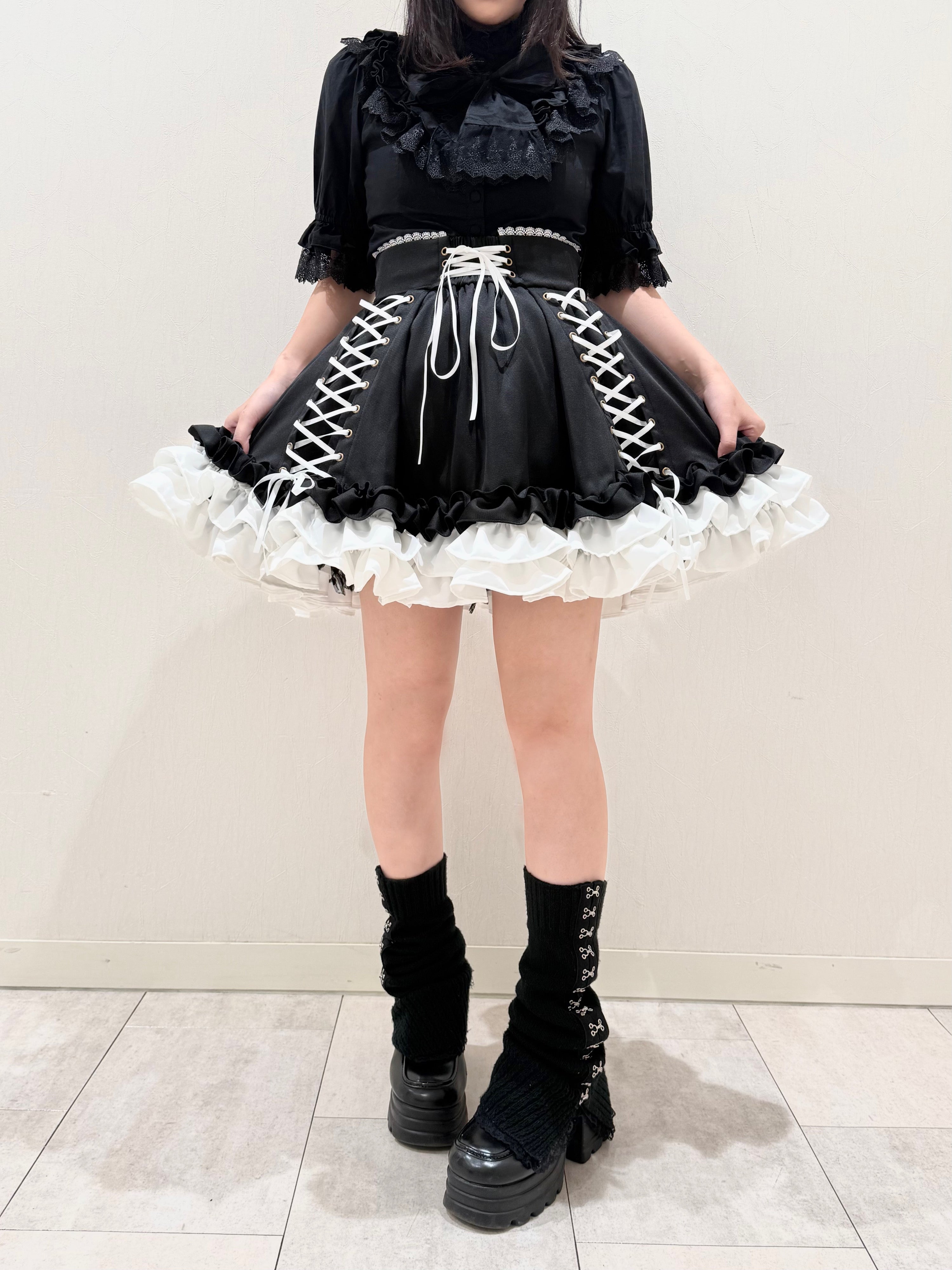 【ATELIER PIERROT] Jupe à lacets AdenophoraWhite/Nouvelle couleurBordeaux/Purple×Black/Nouvelle couleurNavy/Black×White/Black