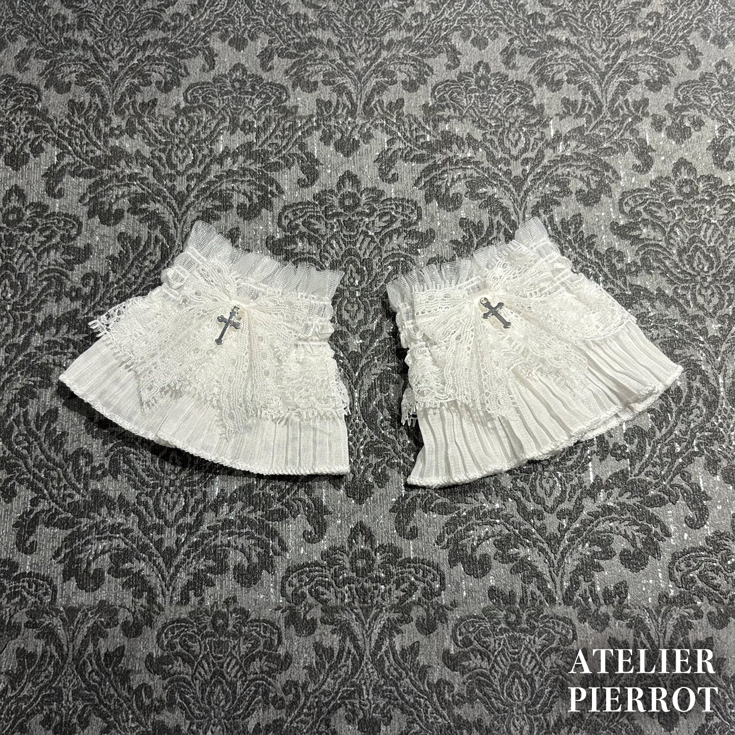 【ATELIER PIERROT] Heiliger Schleier-Manschetten Weiß/Schwarz★Veröffentlicht von Ende Oktober bis Anfang November★