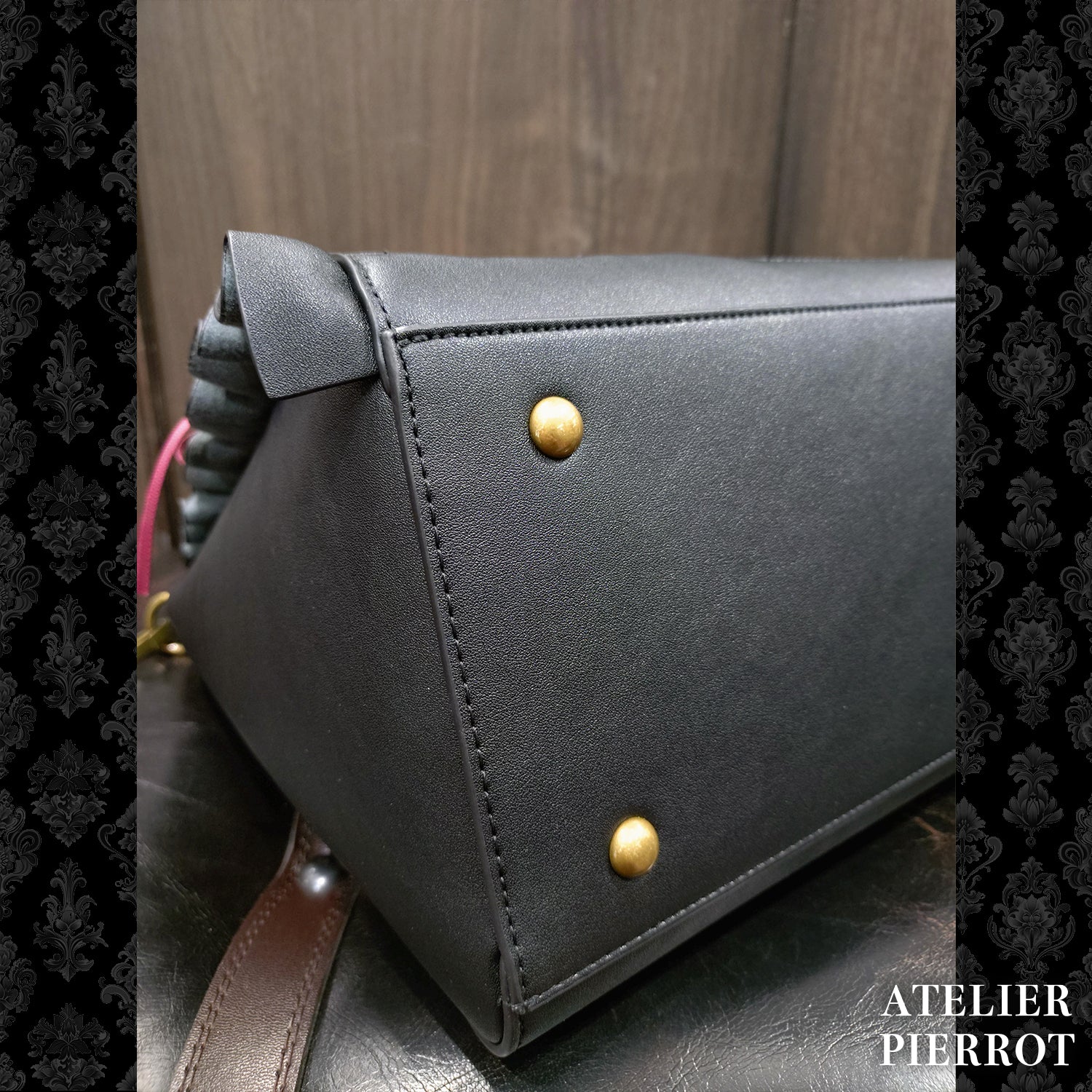 【ATELIER PIERROT】　★ご予約受付中★ “Secret Reliquary” Lace-Up Bag 　ホワイト/ブラック×ボルドー/ブラック