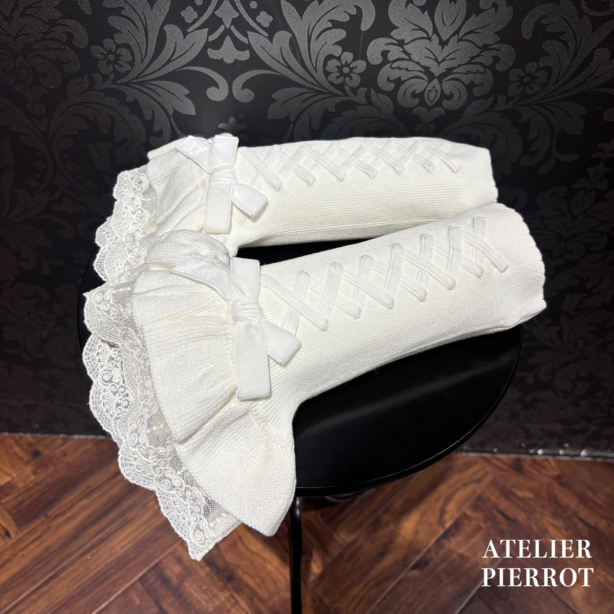【ATELIER PIERROT】　★Now accepting reservations★ Datura Waltz Arm CoversWhite/Bordeaux/Black