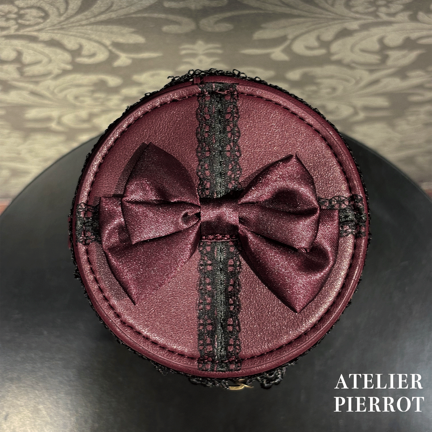 【ATELIER PIERROT】　 “Throne” Doll Pouch　ホワイト/ボルドー/ブラック　★11月中旬〜下旬発売★