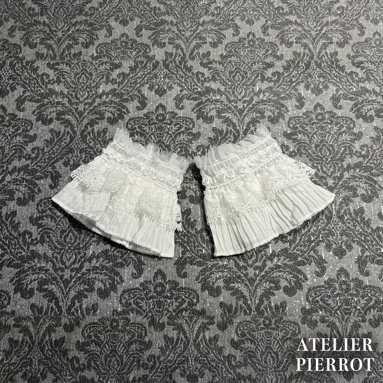 【ATELIER PIERROT] Heiliger Schleier-Manschetten Weiß/Schwarz★Veröffentlicht von Ende Oktober bis Anfang November★