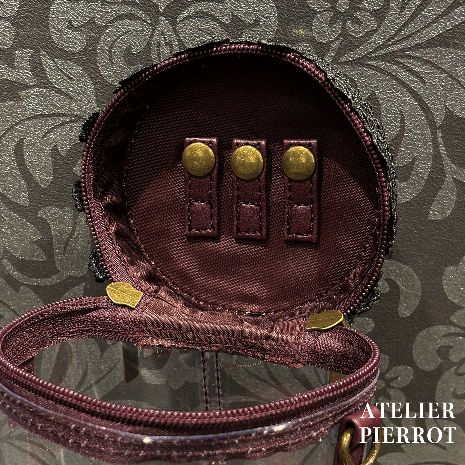 【ATELIER PIERROT】　 “Throne” Doll Pouch　ホワイト/ボルドー/ブラック　★11月中旬〜下旬発売★