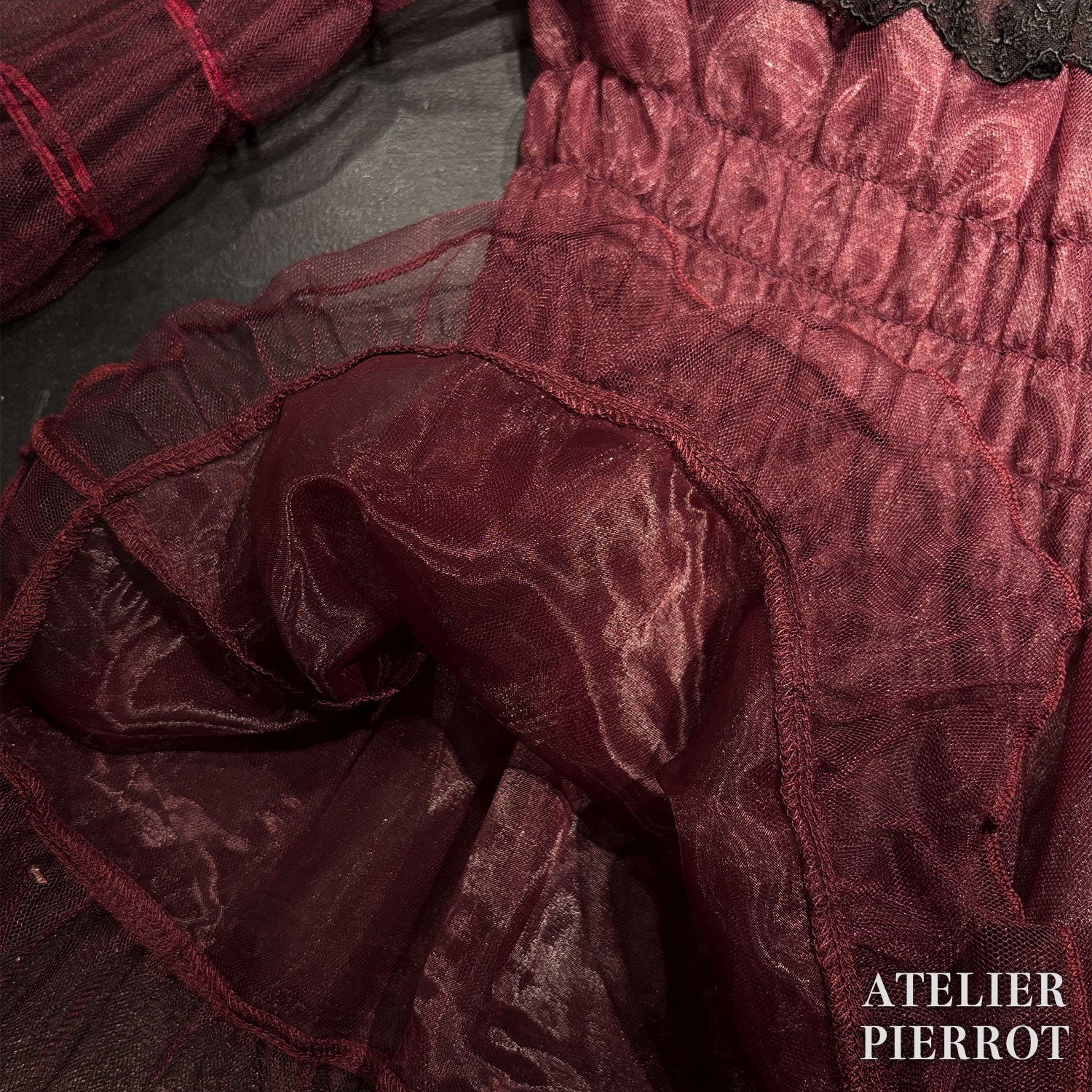 【ATELIER PIERROT】　Sheer Off-Shoulder Shirring Blouse　ホワイト/ピンク/グレー/ボルドー/パープル/ブラック