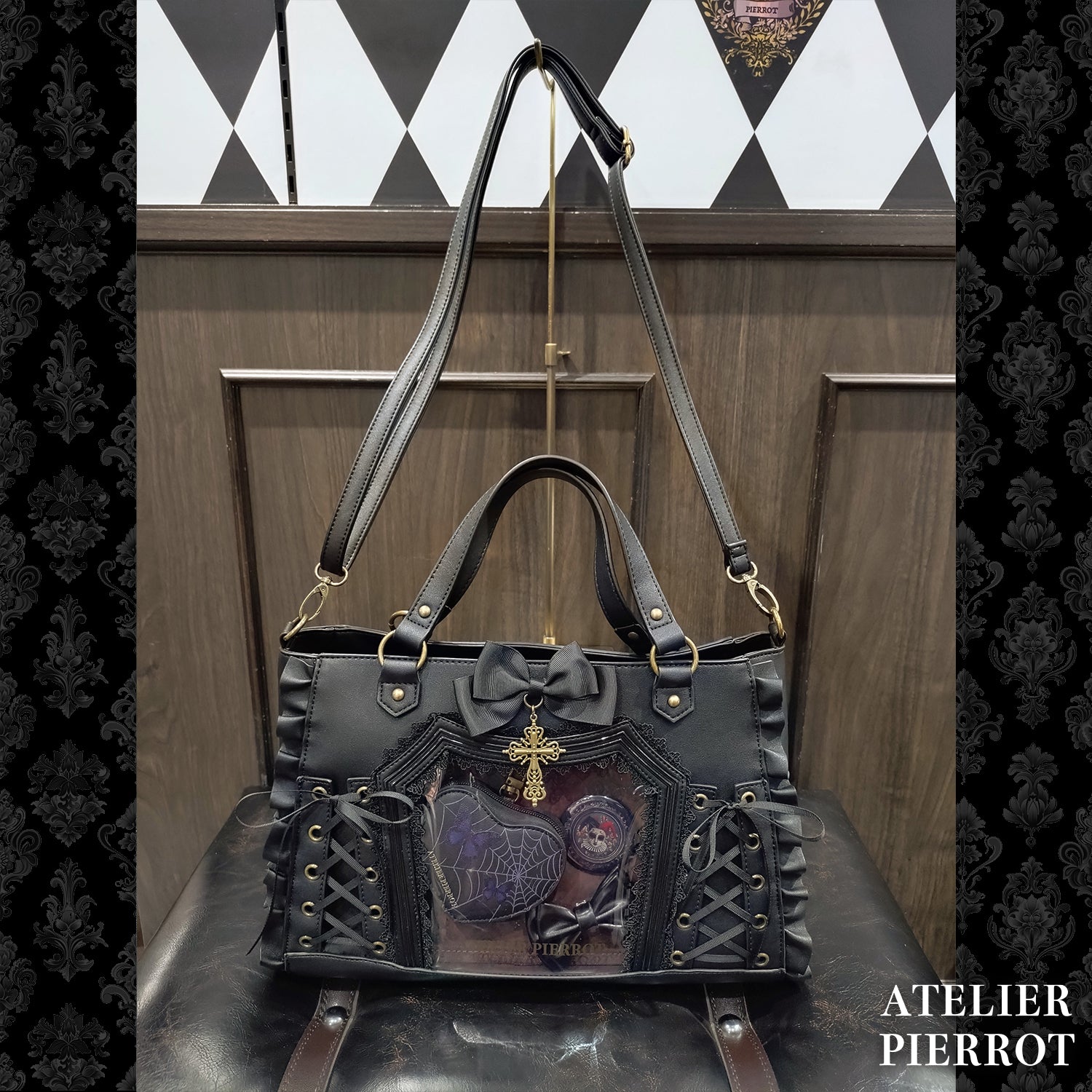 【ATELIER PIERROT】　★ご予約受付中★ “Secret Reliquary” Lace-Up Bag 　ホワイト/ブラック×ボルドー/ブラック
