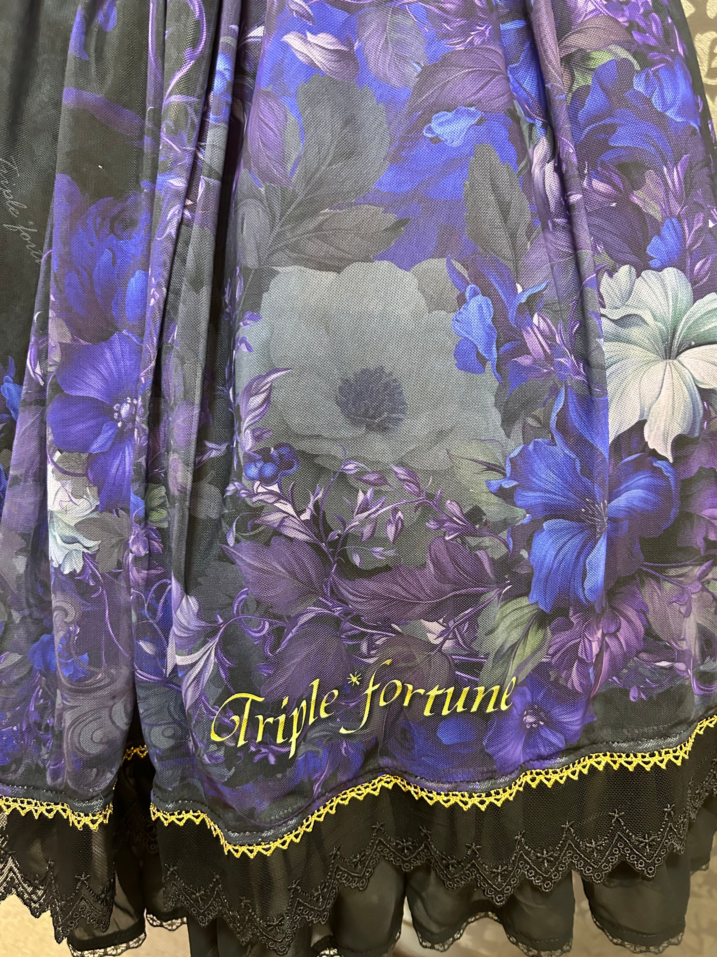 [Triple fortuna] Falda de flores Funel de triple fortuna