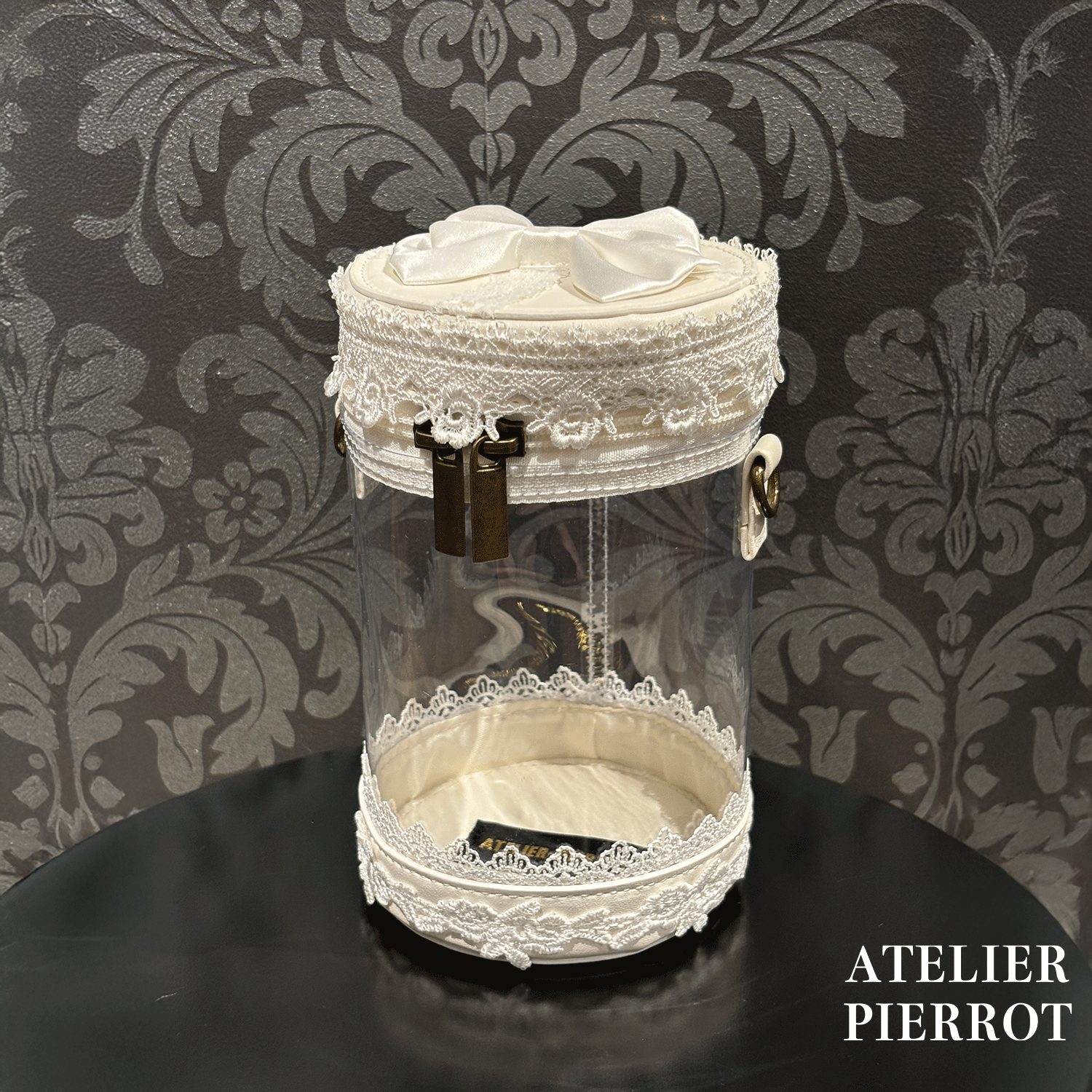 【ATELIER PIERROT】　 “Throne” Doll Pouch　ホワイト/ボルドー/ブラック　★11月中旬〜下旬発売★