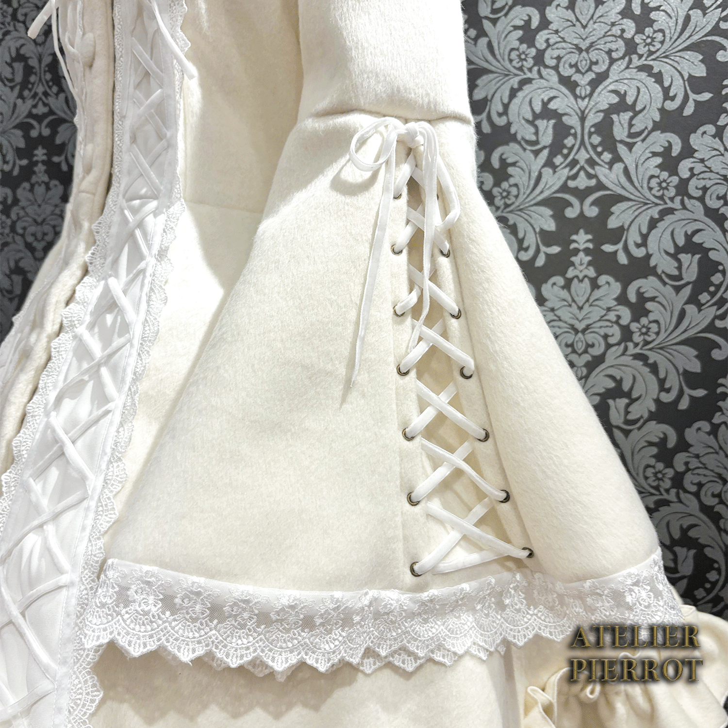 【ATELIER PIERROT】　Lunar Lattice Coat- Princess Sleeves　White/Bordeaux/Black