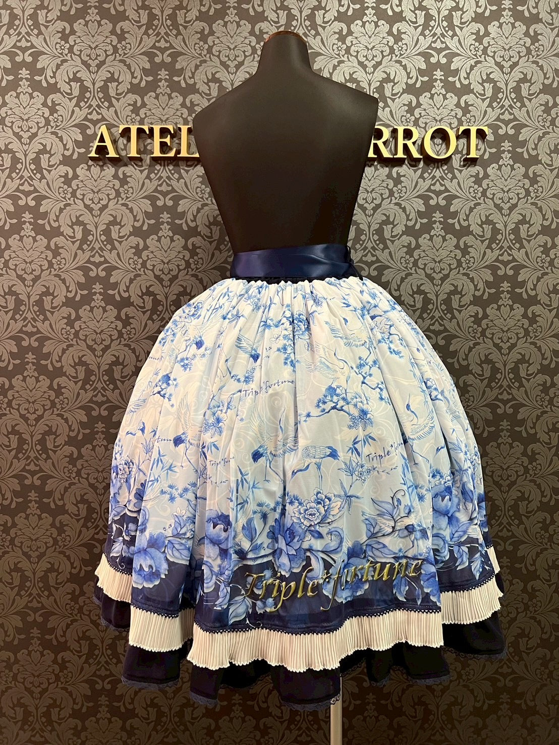 【Triple fortune】トリプルフォーチュン　ブルークレイン柄スカート