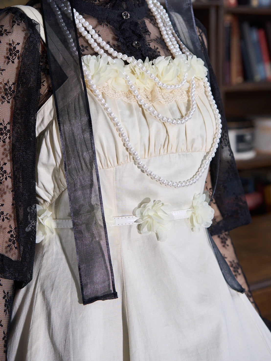 [Jeune fille victorienne] Robe victorienne Luke Floral Lillian Rose Ivoire/Black