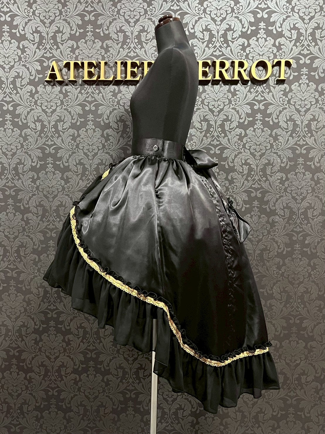 【ATELIER PIERROT】　Eternal Nocturne Bustle Skirt　ホワイト/ブラック