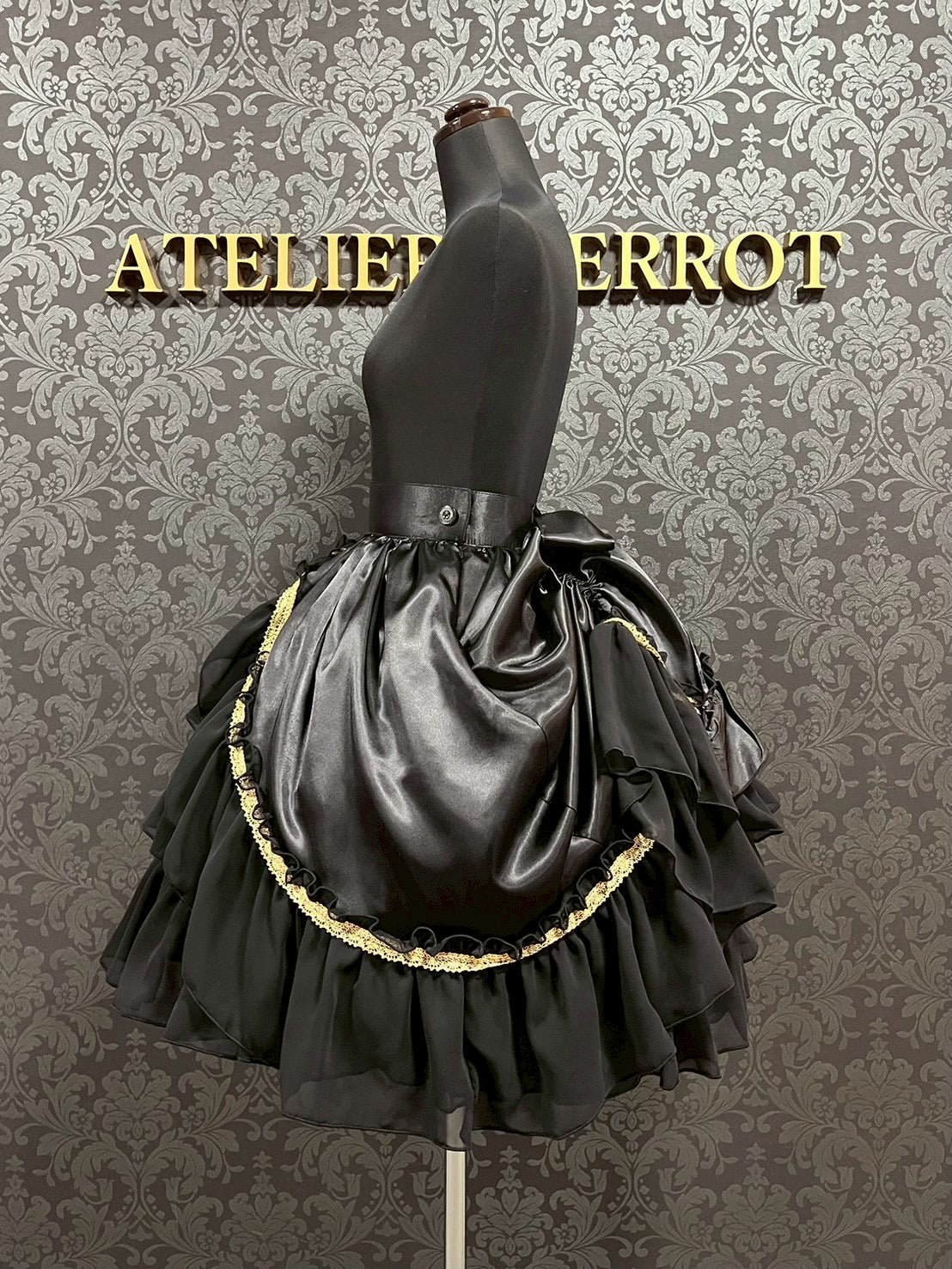 【ATELIER PIERROT】　Eternal Nocturne Bustle Skirt　ホワイト/ブラック