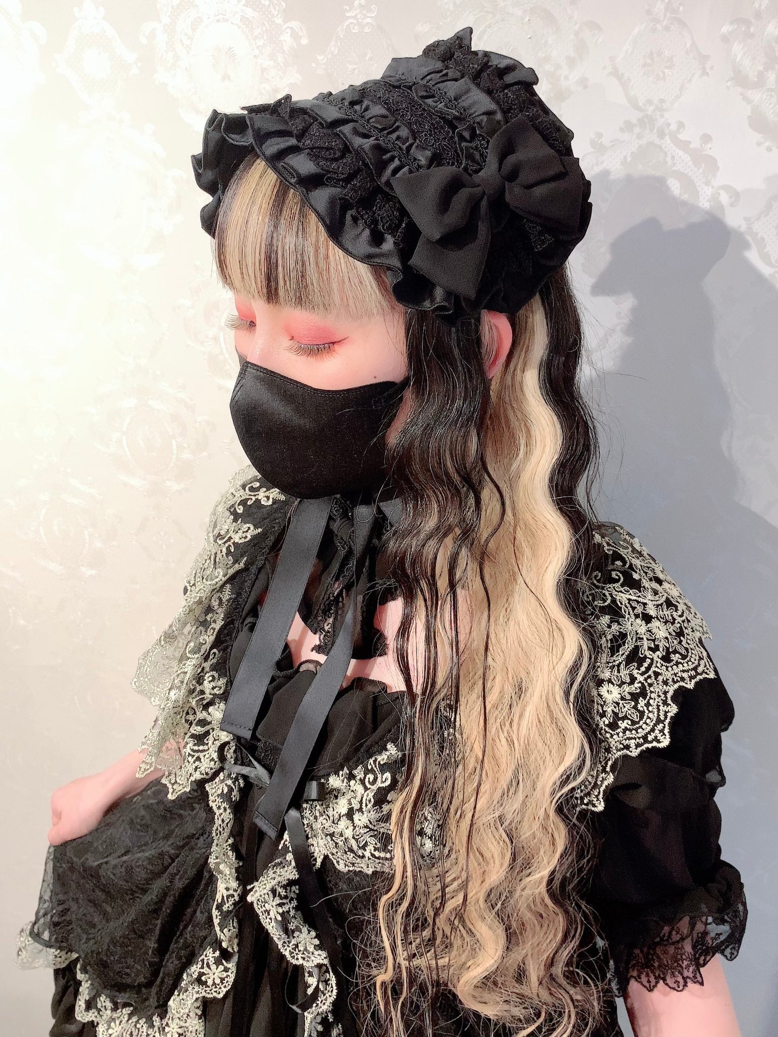 【ATELIER PIERROT】 Coiffe de floraison rassemblée blanche / bordeaux / marine / noir