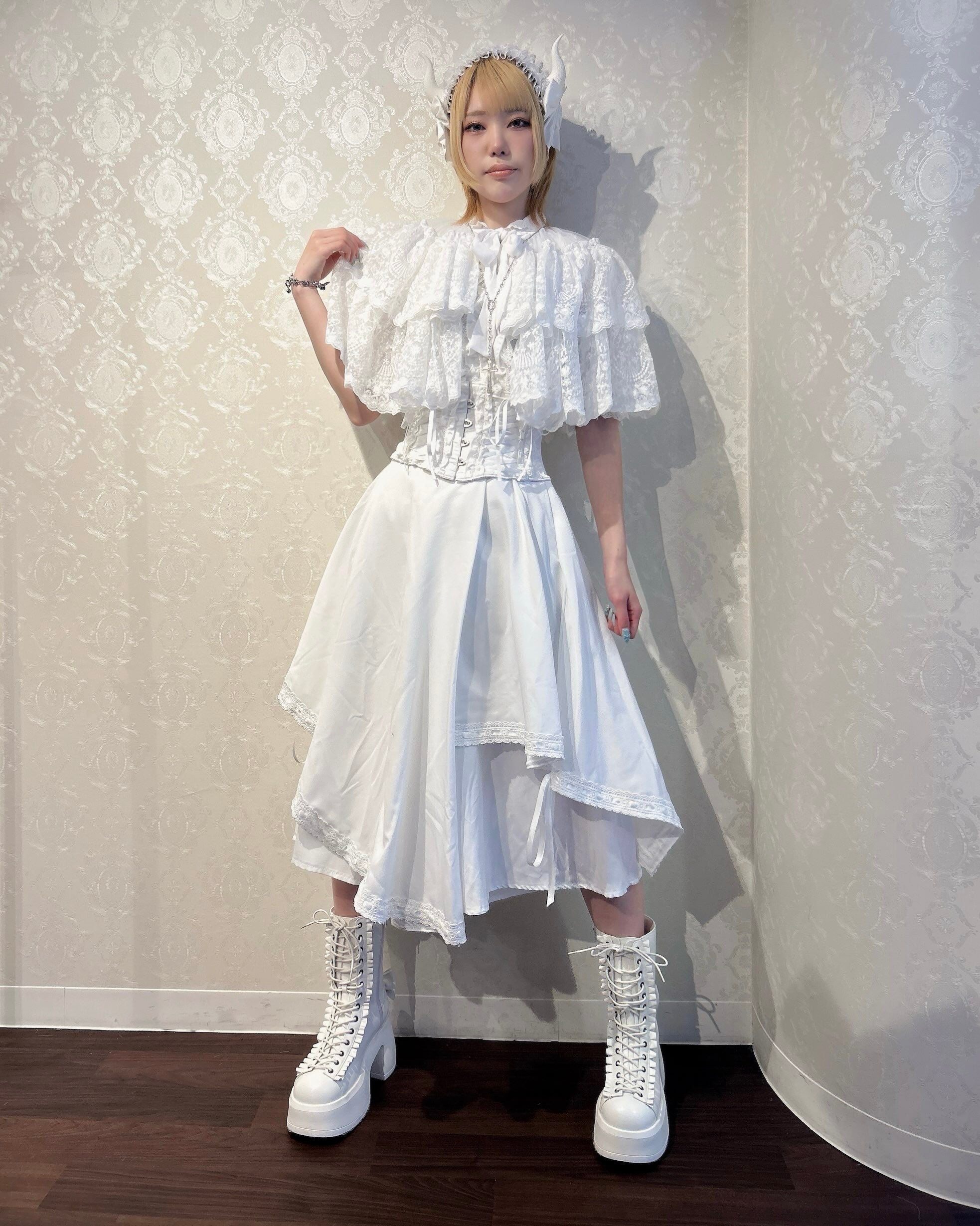 【ATELIER PIERROT】　Chantilly Lace Capelet 　ホワイト/ブラック