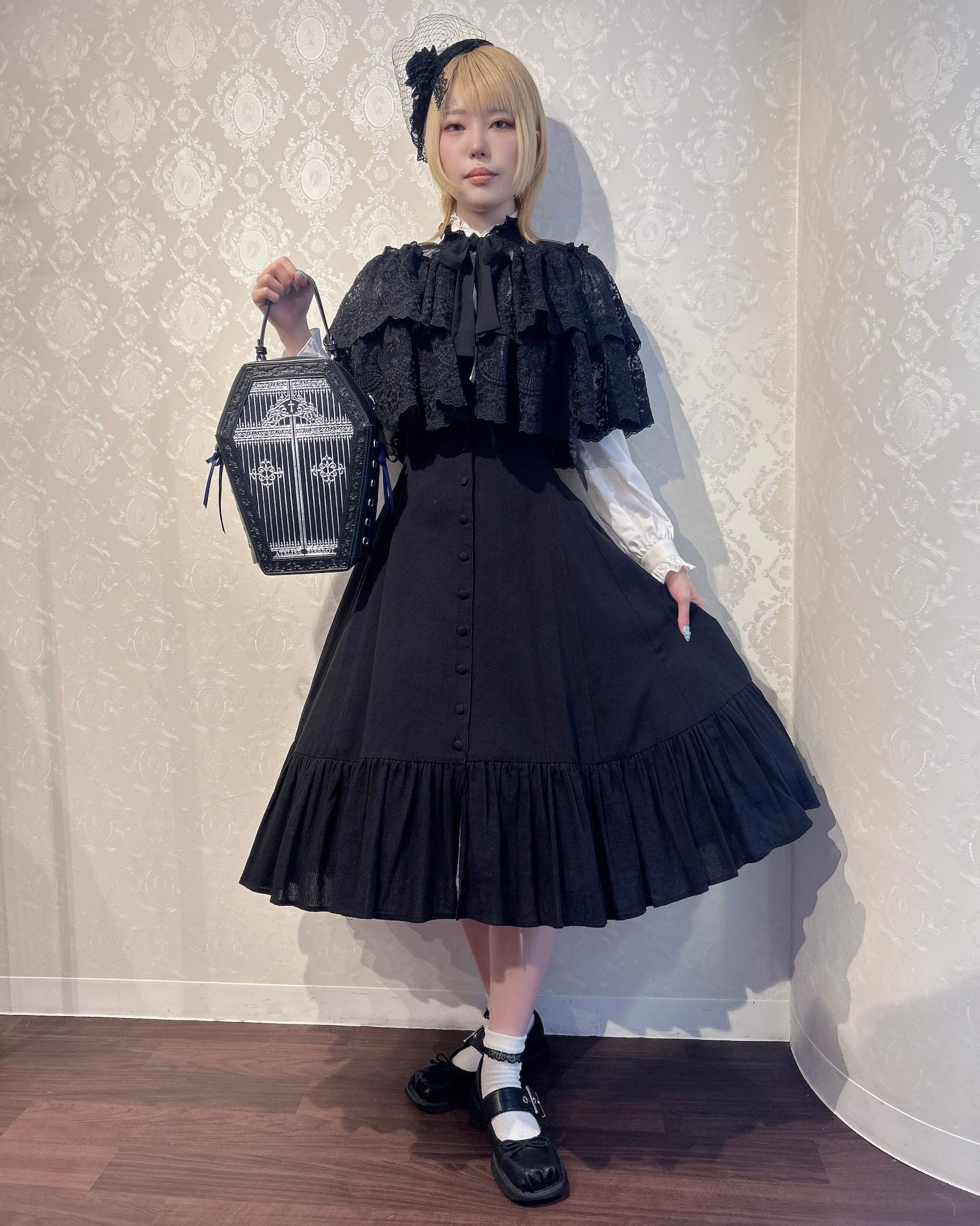 【ATELIER PIERROT】　Chantilly Lace Capelet 　ホワイト/ブラック