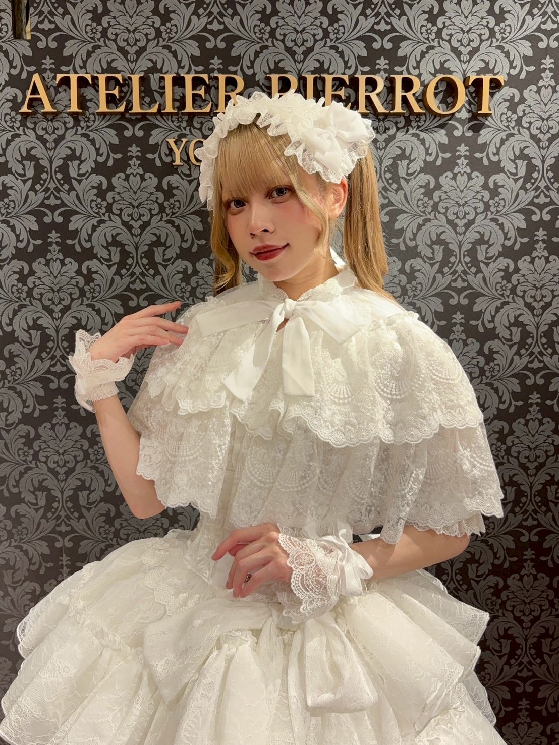 【ATELIER PIERROT】　★Jetzt Reservierungen entgegennehmen★Chantilly-Spitzen-CapeletWhite/Black