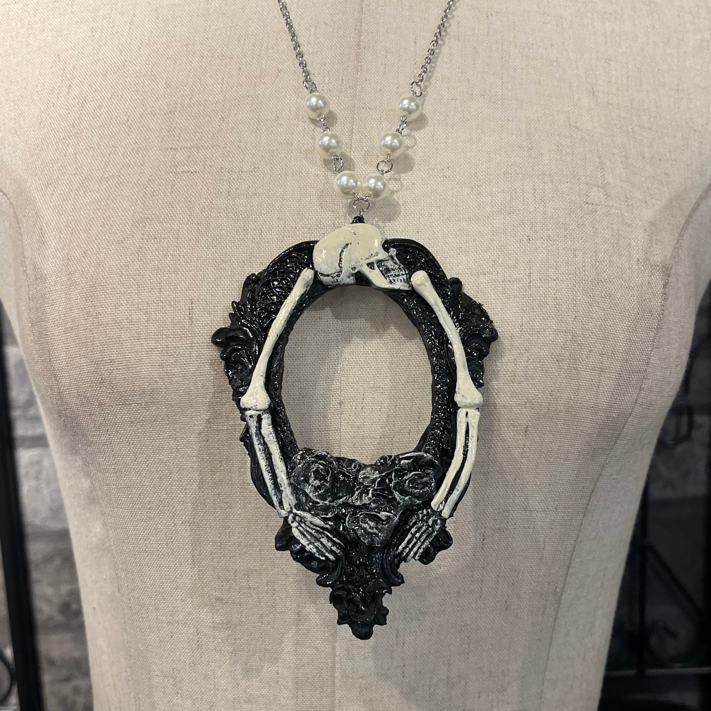 [Boo!Dodo] Necklace that decorates the body of someone who has died
